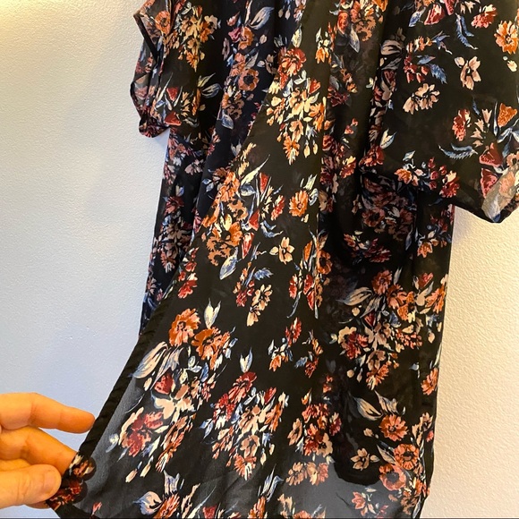 Charlotte Russe Floral Print Cover Up Top - Picture 3 of 7